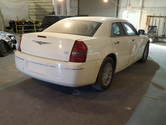 2C3CA4CD1AH132251 - 2010 CHRYSLER 300 TOURIN CREAM photo 4