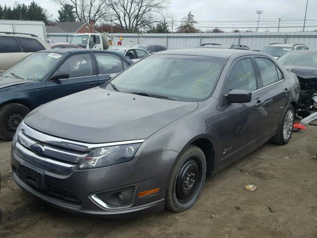 3FADP0L33AR231002 - 2010 FORD FUSION HYB GRAY photo 2