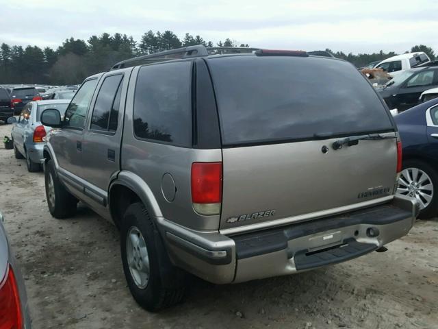 1GNDT13W7WK190706 - 1998 CHEVROLET BLAZER TAN photo 3