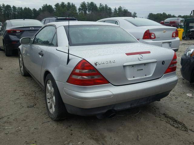 WDBKK47FXYF167364 - 2000 MERCEDES-BENZ SLK 230 KO SILVER photo 3