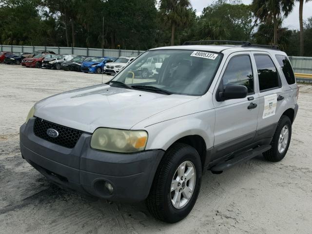 1FMYU03195KA01649 - 2005 FORD ESCAPE XLT SILVER photo 2