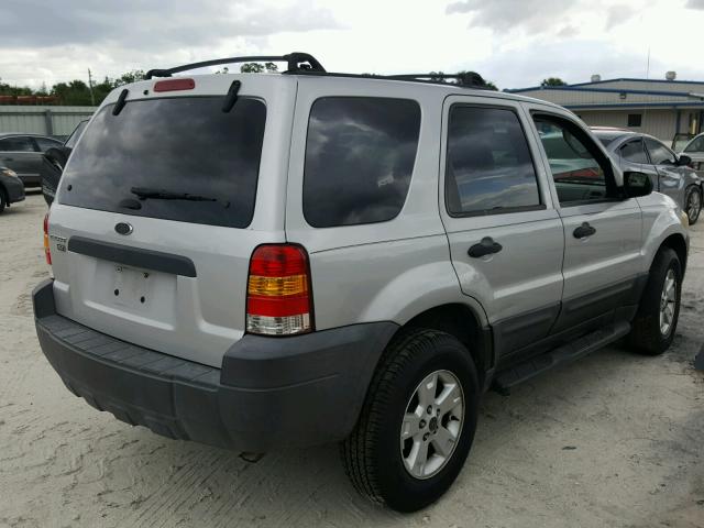 1FMYU03195KA01649 - 2005 FORD ESCAPE XLT SILVER photo 4