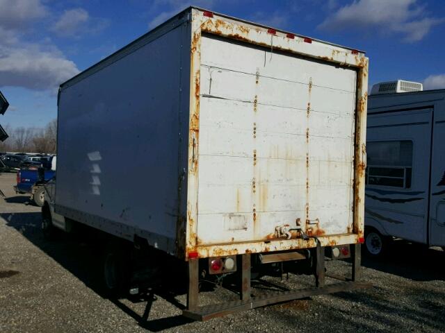 1GBJG31U341240408 - 2004 CHEVROLET 3500 BOXVN WHITE photo 3