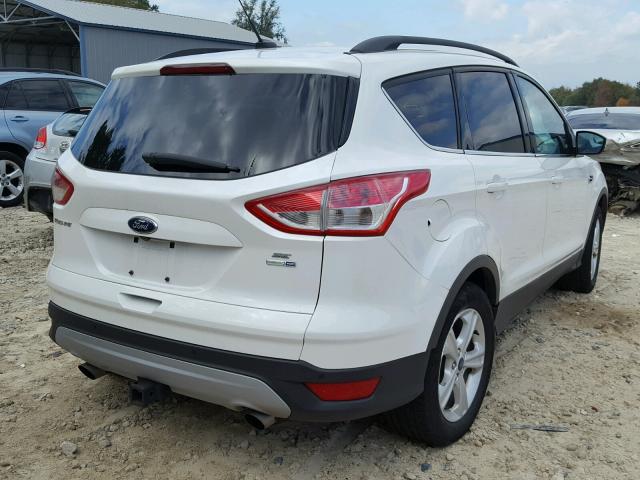 1FMCU9G91FUA79928 - 2015 FORD ESCAPE SE WHITE photo 4