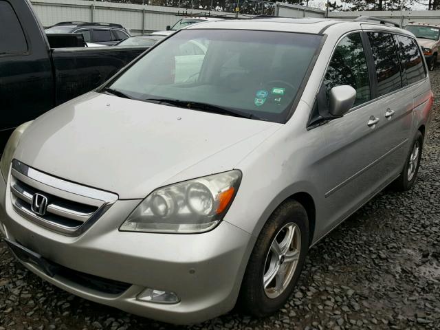 5FNRL38895B126649 - 2005 HONDA ODYSSEY TO SILVER photo 2