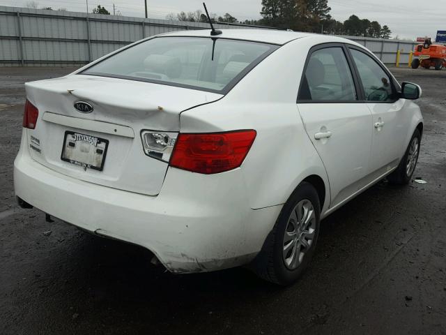 KNAFT4A25B5402432 - 2011 KIA FORTE LX WHITE photo 4