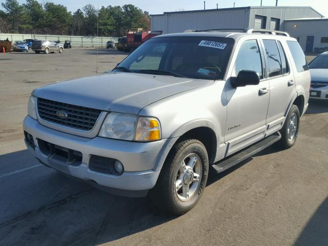 1FMDU73E22ZC45169 - 2002 FORD EXPLORER X SILVER photo 2