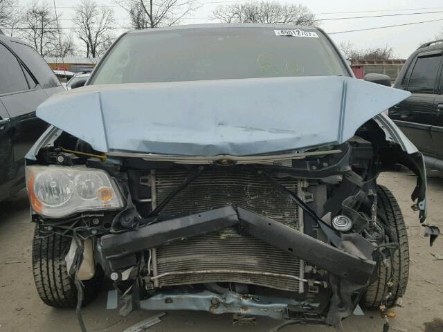 2A8HR44H88R601117 - 2008 CHRYSLER TOWN & COU BLUE photo 9