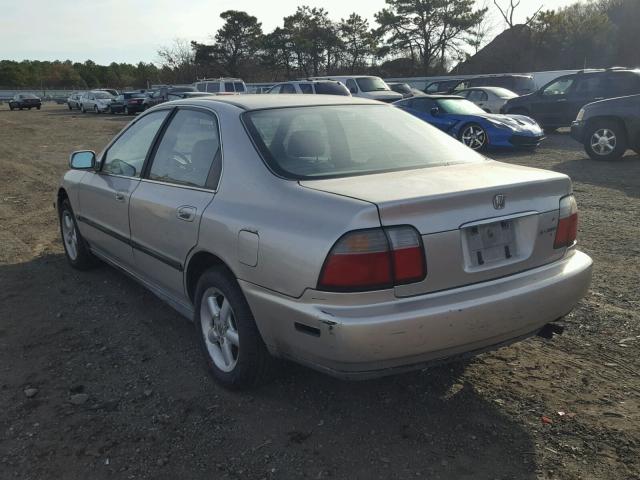 1HGCD5637VA063048 - 1997 HONDA ACCORD LX SILVER photo 3