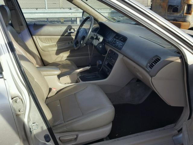 1HGCD5637VA063048 - 1997 HONDA ACCORD LX SILVER photo 5