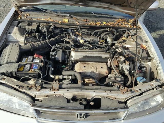 1HGCD5637VA063048 - 1997 HONDA ACCORD LX SILVER photo 7