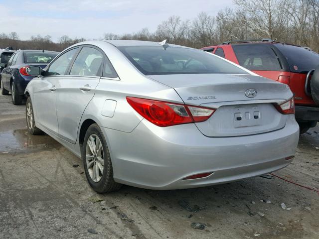 5NPEB4AC8CH350256 - 2012 HYUNDAI SONATA GLS SILVER photo 3