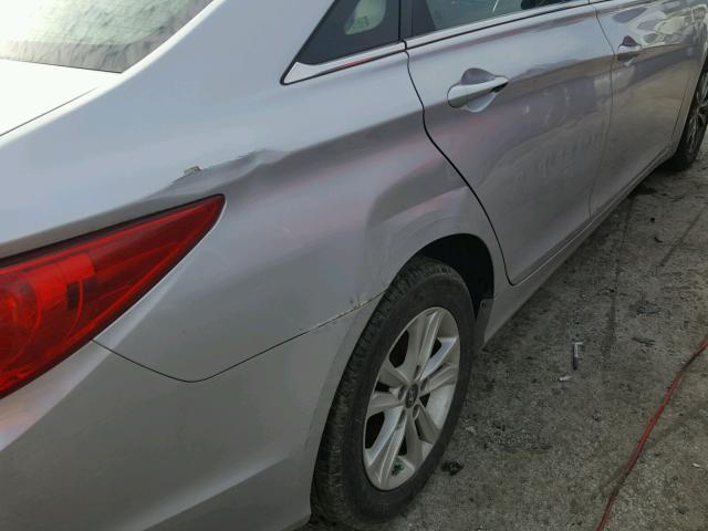 5NPEB4AC8CH350256 - 2012 HYUNDAI SONATA GLS SILVER photo 9