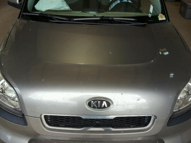 KNDJT2A22B7320194 - 2011 KIA SOUL + SILVER photo 7