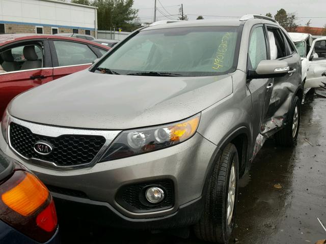 5XYKT3A68DG416754 - 2013 KIA SORENTO LX GRAY photo 2