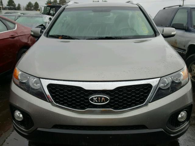 5XYKT3A68DG416754 - 2013 KIA SORENTO LX GRAY photo 9