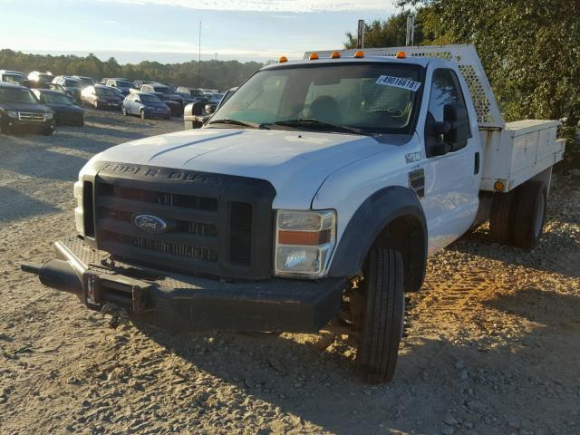 1FDAF57R38EA17129 - 2008 FORD F550 SUPER WHITE photo 2