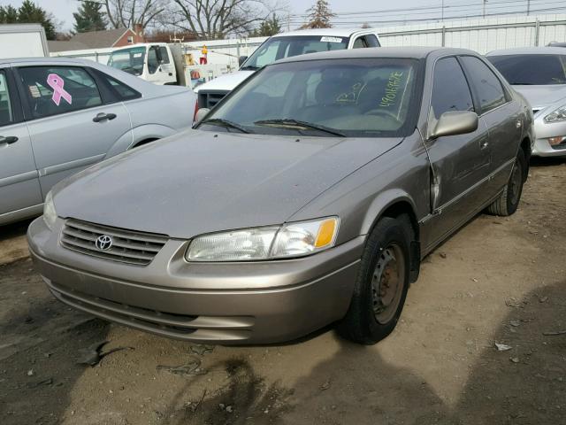 4T1BG22K5XU461725 - 1999 TOYOTA CAMRY CE GOLD photo 2