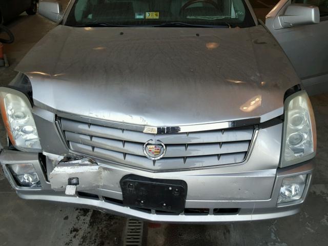 1GYEE637240184862 - 2004 CADILLAC SRX SILVER photo 7