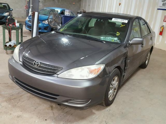 4T1BF30K44U586111 - 2004 TOYOTA CAMRY LE GRAY photo 2