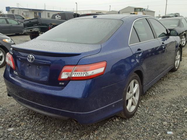 4T1BK3EK1BU630843 - 2011 TOYOTA CAMRY SE BLUE photo 4