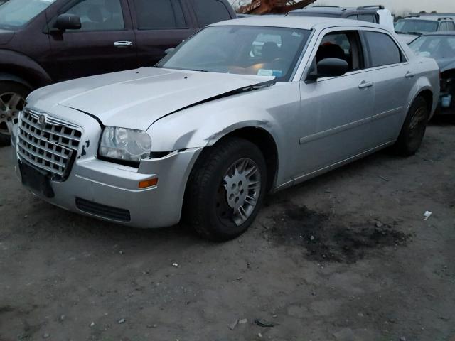 2C3JA43R05H640154 - 2005 CHRYSLER 300 SILVER photo 2