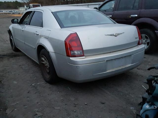 2C3JA43R05H640154 - 2005 CHRYSLER 300 SILVER photo 3