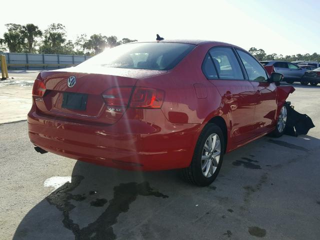 3VWDX7AJ2BM367301 - 2011 VOLKSWAGEN JETTA SE RED photo 4