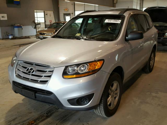 5NMSGDAB7AH411456 - 2010 HYUNDAI SANTA FE G SILVER photo 2