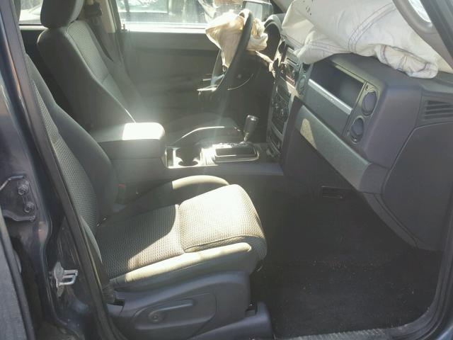 1J8HG48K28C188373 - 2008 JEEP COMMANDER GRAY photo 5