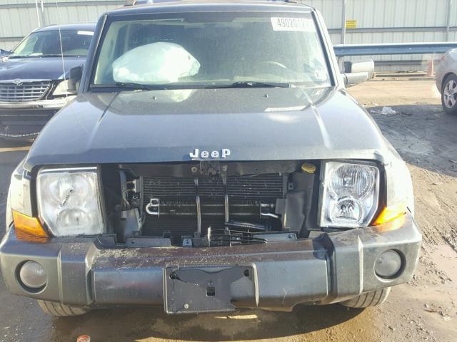 1J8HG48K28C188373 - 2008 JEEP COMMANDER GRAY photo 9