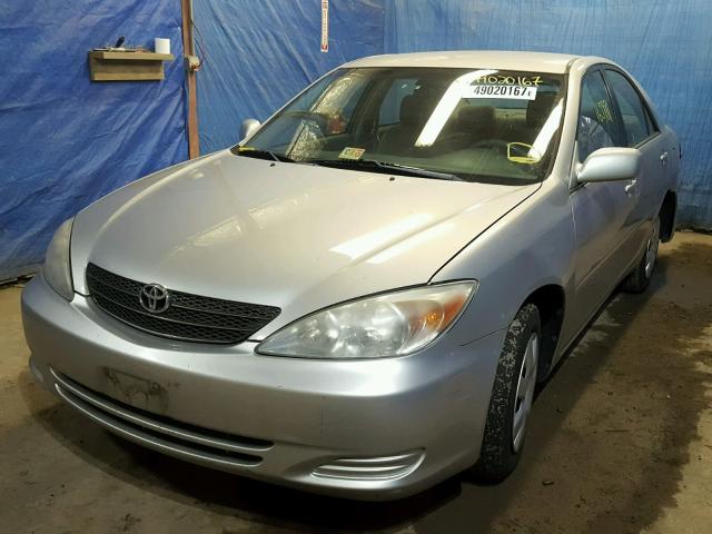4T1BE32K94U319899 - 2004 TOYOTA CAMRY LE SILVER photo 2