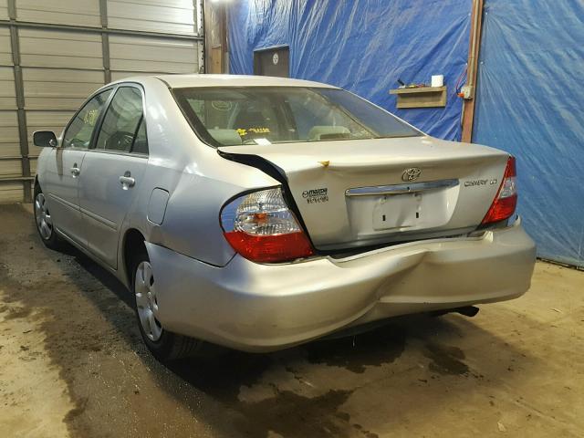 4T1BE32K94U319899 - 2004 TOYOTA CAMRY LE SILVER photo 3