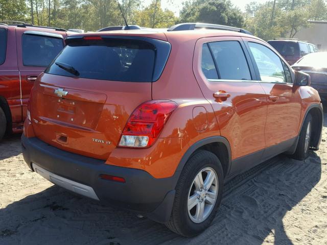 KL7CJLSB6FB113892 - 2015 CHEVROLET TRAX 1LT ORANGE photo 4