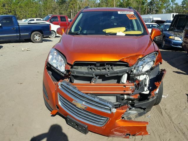 KL7CJLSB6FB113892 - 2015 CHEVROLET TRAX 1LT ORANGE photo 9