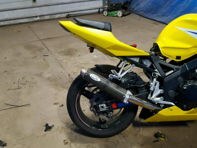 JS1GN7CA452101299 - 2005 SUZUKI GSX-R600 K YELLOW photo 6