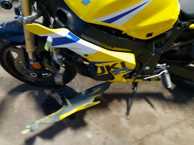 JS1GN7CA452101299 - 2005 SUZUKI GSX-R600 K YELLOW photo 7