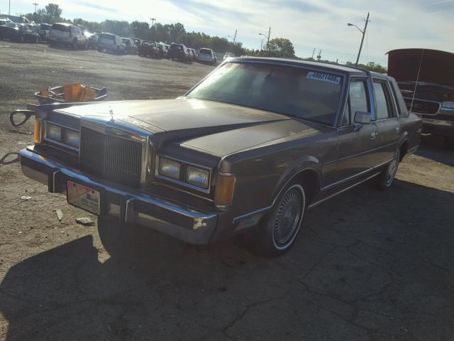 1LNBM81F5KY725835 - 1989 LINCOLN TOWN CAR BROWN photo 2