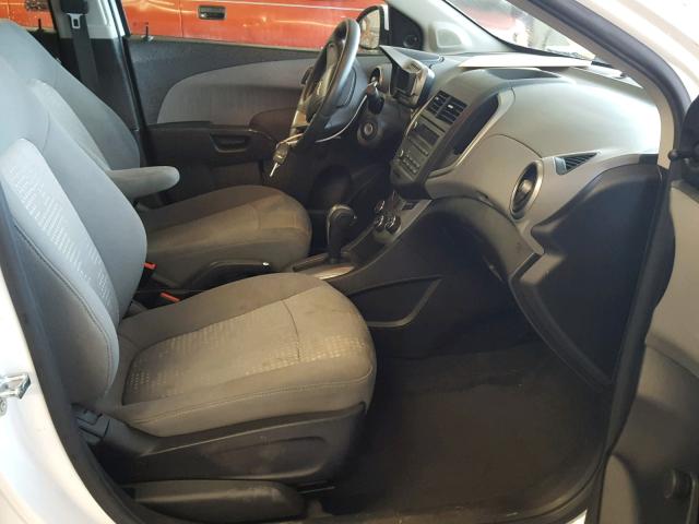 1G1JA6SH1E4134130 - 2014 CHEVROLET SONIC LS WHITE photo 5