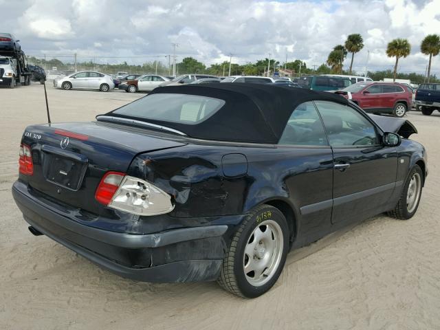 WDBLK65G8XT025087 - 1999 MERCEDES-BENZ CLK 320 BLACK photo 4