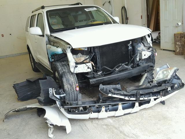 5N1AR18W55C717150 - 2005 NISSAN PATHFINDER WHITE photo 1