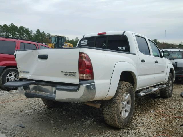 3TMJU62N68M055730 - 2008 TOYOTA TACOMA DOU WHITE photo 4