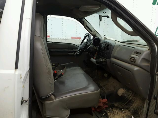 1FDAF56P96EA33977 - 2006 FORD F550 SUPER WHITE photo 5