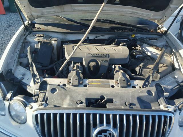 2G4WD582581143393 - 2008 BUICK LACROSSE C WHITE photo 7