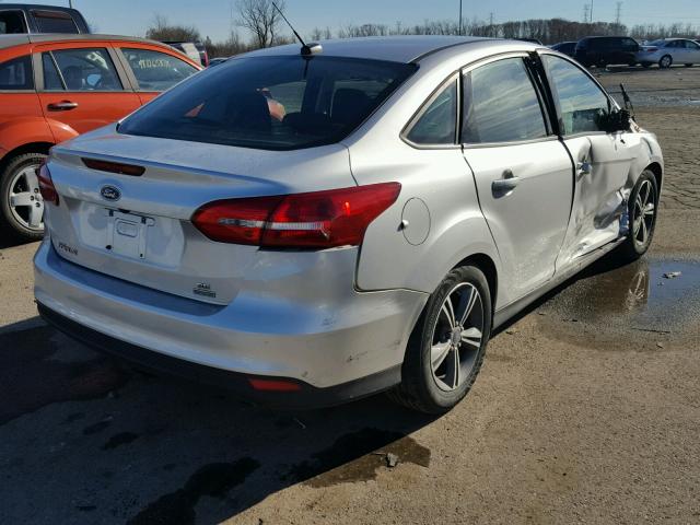 1FADP3FE7GL252151 - 2016 FORD FOCUS SE SILVER photo 4