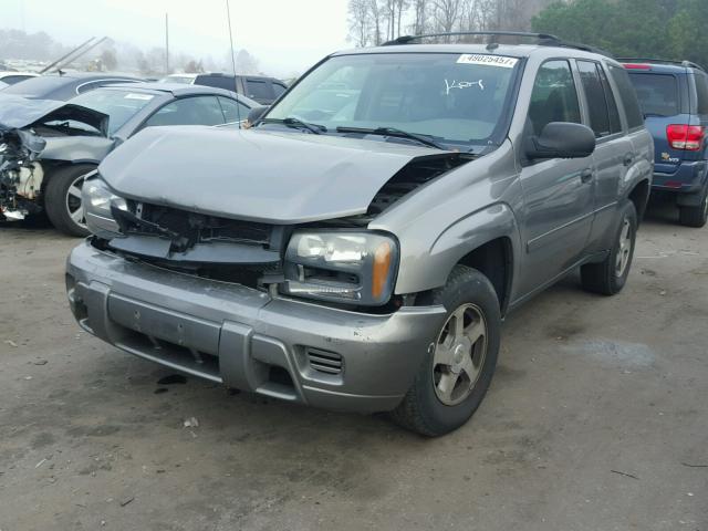 1GNDT13S562123728 - 2006 CHEVROLET TRAILBLAZE BEIGE photo 2