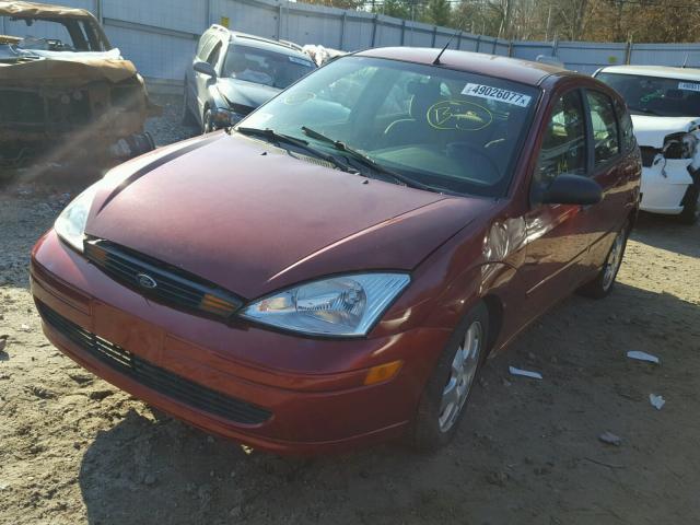 3FAFP373X2R178076 - 2002 FORD FOCUS ZX5 RED photo 2