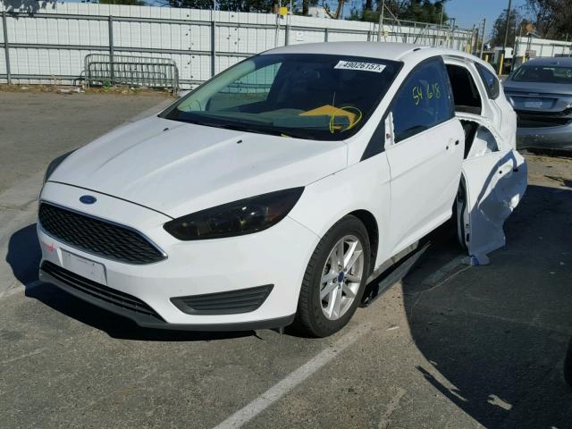 1FADP3K20FL282425 - 2015 FORD FOCUS SE WHITE photo 2