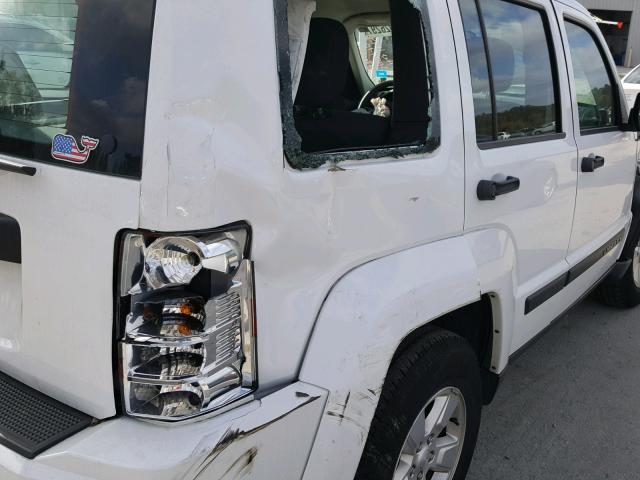 1C4PJMAK5CW205799 - 2012 JEEP LIBERTY SP WHITE photo 9