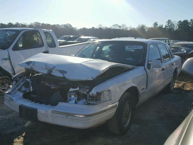 1LNLM81W6TY716647 - 1996 LINCOLN TOWN CAR E WHITE photo 2